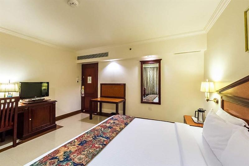 Westway Hotel Kozsíkóde Kültér fotó