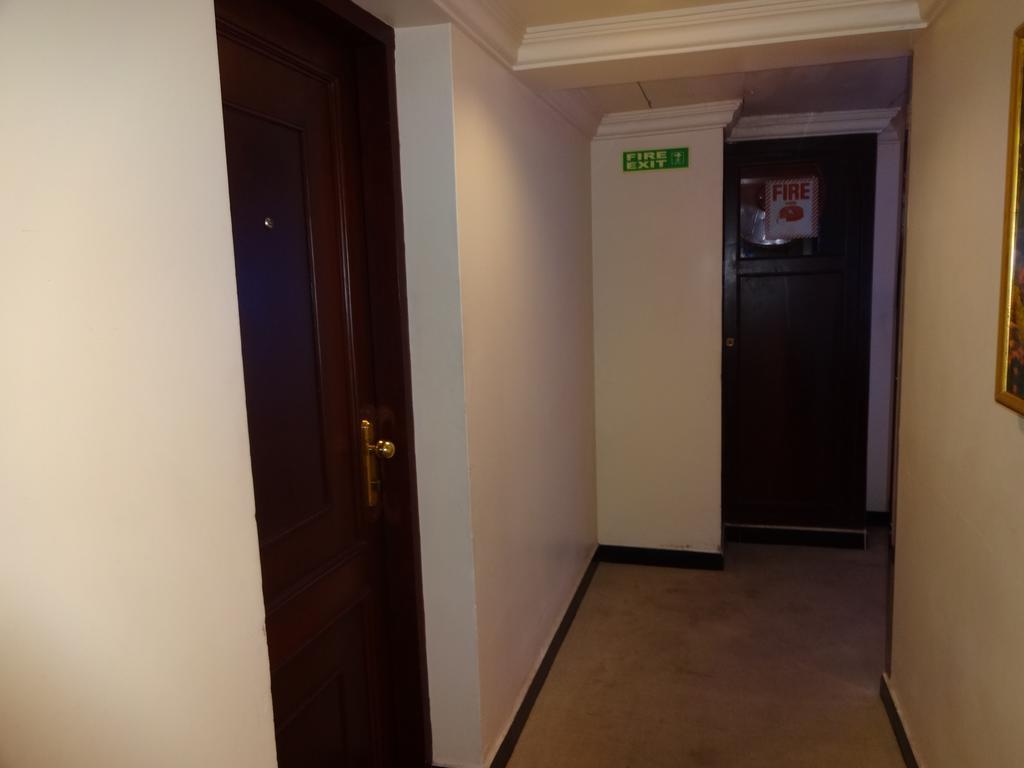 Westway Hotel Kozsíkóde Kültér fotó